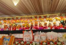 ‘हिंदू रीति से फेरे, मुस्लिम रीति से निकाह…’, गोंडा में 293 जोड़ों का सामूहिक विवाह बना सामाजिक सौहार्द की मिसाल