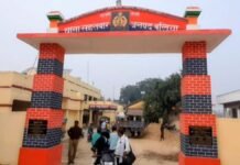 UP: बलिया में ट्यूबवेल पर सो रहे बुजुर्ग की ईंट से कुचलकर हत्या, जांच में जुटी पुलिस