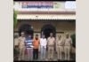UP: आम के बाग में चल रही जुए की फड़ पर पुलिस का छापा, तीन जुआरी गिरफ्तार