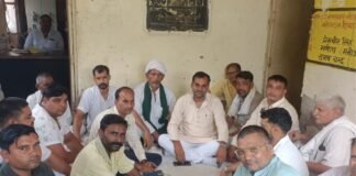 UP: 18 घंटे का दावा, 5 घंटे भी नहीं बिजली…बिजली संकट पर फूटा किसानों का गुस्सा, बिजलीघर पर जड़ दिया ताला