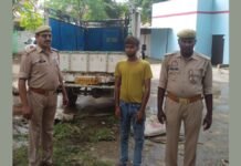 UP: चंदौली में गो-तस्करी पर बड़ी कार्रवाई: 11 गोवंश बरामद, पिकअप जब्त, एक तस्कर गिरफ्तार, उपचार के दौरान एक की मौत