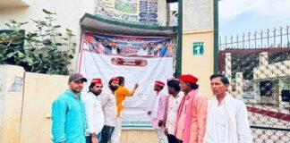 UP: इटावा में सपा छात्रसभा का हस्ताक्षर अभियान, जौहर यूनिवर्सिटी के 38 भवन गिराने के आदेश का विरोध