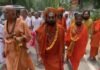 गौ-सम्मान की मांग को लेकर संतों का प्रदर्शन! वाराणसी में 5.5 लाख हस्ताक्षरों के साथ राष्ट्रपति-प्रधानमंत्री को भेजा ज्ञापन