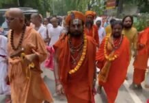 गौ-सम्मान की मांग को लेकर संतों का प्रदर्शन! वाराणसी में 5.5 लाख हस्ताक्षरों के साथ राष्ट्रपति-प्रधानमंत्री को भेजा ज्ञापन