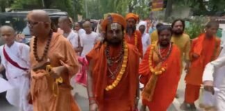 गौ-सम्मान की मांग को लेकर संतों का प्रदर्शन! वाराणसी में 5.5 लाख हस्ताक्षरों के साथ राष्ट्रपति-प्रधानमंत्री को भेजा ज्ञापन