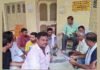 UP: शाहगंज नगर पालिका में बवाल, भ्रष्टाचार के आरोपों पर सभासद धरने पर, EO के खिलाफ खोला मोर्चा