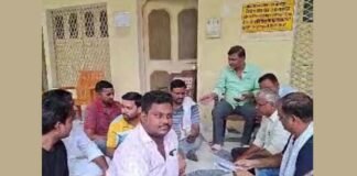 UP: शाहगंज नगर पालिका में बवाल, भ्रष्टाचार के आरोपों पर सभासद धरने पर, EO के खिलाफ खोला मोर्चा
