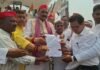 UP: जौहर विश्वविद्यालय के समर्थन में मुगलसराय में विपक्ष का प्रदर्शन, राष्ट्रपति के नाम भेजा ज्ञापन