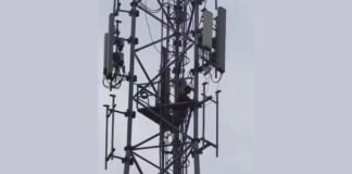 UP: पैसों के विवाद में मोबाइल टावर पर चढ़ा युवक, घंटों चला हाई-वोल्टेज ड्रामा