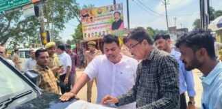 UP: सीतापुर में डीएम का सख्त एक्शन, बंद मिला स्वास्थ्य सत्र, ANM का वेतन रोका, नैमिषारण्य परियोजनाओं की भी ली क्लास