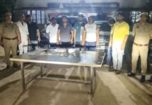 ‘8 जुआरी गिरफ्तार, लाखों की नकदी बरामद…’, UP के इस जिले में जुए के बड़े अड्डे पर पुलिस का छापा
