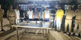 ‘8 जुआरी गिरफ्तार, लाखों की नकदी बरामद…’, UP के इस जिले में जुए के बड़े अड्डे पर पुलिस का छापा