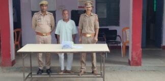 UP: मथुरा में जमीन विवाद के बीच 70 वर्षीय बुजुर्ग ने लहराया तमंचा, पुलिस ने किया गिरफ्तार