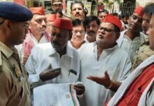 UP: अखिलेश यादव का पुतला फूंके जाने पर भड़की सपा, मिर्जापुर में कार्यकर्ताओं ने किया जोरदार प्रदर्शन