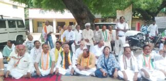 मिर्जापुर: राहुल गांधी का पुतला फूंकने पर कांग्रेस का प्रदर्शन, बीजेपी पर लगाया आरोप