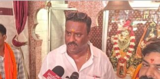 UP: विधायक रमेश सिंह का विपक्ष पर हमला, बोले- कांवड़ियों पर अब लाठी नहीं, पुष्प वर्षा होती है