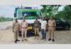 UP: DCM में बेजुबानों पर बेरहमी, 14 भैंसों को ठूंस-ठूंसकर ले जा रहे थे तस्कर, पुलिस ने बीच रास्ते दबोचा