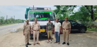 UP: DCM में बेजुबानों पर बेरहमी, 14 भैंसों को ठूंस-ठूंसकर ले जा रहे थे तस्कर, पुलिस ने बीच रास्ते दबोचा