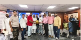 UP: मां शाकुंभरी देवी विश्वविद्यालय में BHL टीम को मिला ‘यूथ आइकॉन अवार्ड, 135 बार रक्तदान करने वाले मुदस्सिर नदीम का सम्मान