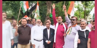 UP: खाद के लिए कतारें, बिजली बिल से हाहाकार; बांदा में कांग्रेस का सरकार पर बड़ा हमला, कलेक्ट्रेट पर जोरदार प्रदर्शन