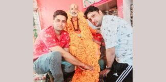 UP: गुरु पूर्णिमा पर कृपा धाम आश्रम में उमड़ा आस्था का सैलाब, हजारों श्रद्धालुओं ने लिया आचार्य स्वदेश अग्निहोत्री का आशीर्वाद