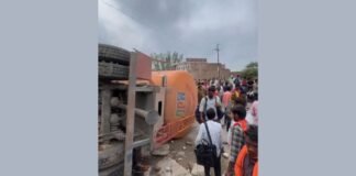 मिर्जापुर में भीषण सड़क हादसा: अनियंत्रित कंटेनर ने सो रहे पिता-पुत्र को रौंदा, दोनों की मौके पर मौत