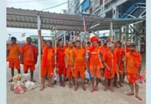UP: ‘बोल बम’ के जयघोष से गूंजा मुगलसराय स्टेशन, बाबा बैद्यनाथ के लिए रवाना हुए हजारों शिवभक्त