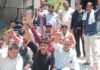 UP: मथुरा में विद्युत संविदा कर्मियों की हड़ताल, मांगों को लेकर सरकार के खिलाफ खोला मोर्चा