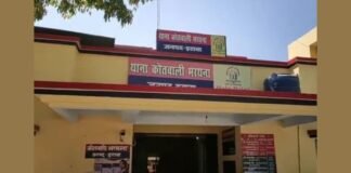 UP: इटावा में पुरानी रंजिश में युवक पर चाकू से हमला, बचाने पहुंची पत्नी से भी अभद्रता, पुलिस जांच में जुटी