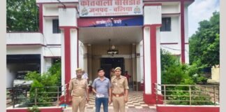 UP: बलिया में पत्नी की हत्या की कोशिश, मायके पहुंचे पति ने सरेआम तान दी पिस्टल, बाल-बाल बची जान, पति गिरफ्तार