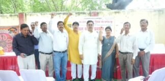 आगरा: शिक्षकों का बड़ा प्रदर्शन, 14 मांगों को लेकर सरकार के खिलाफ खोला मोर्चा