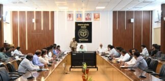 गोण्डा:NHM समीक्षा बैठक में मंडलायुक्त दुर्गा शक्ति नागपाल सख्त, बोलीं- स्वास्थ्य सेवाओं में लापरवाही बर्दाश्त नहीं