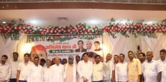 मूसलाधार बारिश में भी नहीं डिगा समाजवादियों का उत्साह, अखिलेश यादव के जन्मोत्सव में उमड़ा जनसैलाब