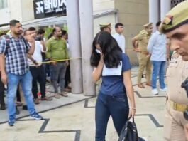 लखनऊ : समिट बिल्डिंग के 11वें तल्ले पर चल रहे अंतरराष्ट्रीय फर्जी कॉल सेंटर पर क्राइम ब्रांच की बड़ी कार्रवाई, 100 से ज्यादा गिरफ्तार