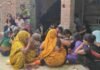 एटा में मौत बनकर दौड़ा कंटेनर: फर्रुखाबाद के तीन युवकों समेत पांच की दर्दनाक मौत, गांवों में पसरा मातम