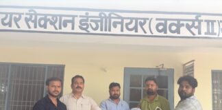 उत्तर प्रदेश : द्वारिकागंज रेलवे स्टेशन पर मूलभूत सुविधाएं उपलब्ध कराने की मांग, रेलवे को सौंपा ज्ञापन