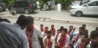 सीतापुर में महंगी किताबों और भर्ती प्रक्रिया में पारदर्शिता की मांग, एबीवीपी ने डीएम को सौंपा ज्ञापन