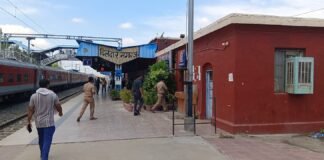 उत्तर प्रदेश : रेल पटरी पर मिला मालगाड़ी का लोहे का गेट, संघमित्रा एक्सप्रेस के इंजन से टकराया; कई टीमें जांच में लगीं