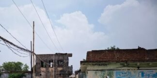 उत्तर प्रदेश : गाजीपुर में उमस का सितम जारी, बादलों के बावजूद नहीं मिल रही गर्मी से राहत; मौसम विभाग ने जताई आज हल्की बारिश की संभावना