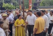 उत्तर प्रदेश : बारिश से पहले एक्शन मोड में डीएम, जलभराव वाले इलाकों का किया औचक निरीक्षण