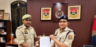 उत्तर प्रदेश : जब हर पल था कीमती; सरयू नहर में कूदकर हेड कांस्टेबल पवन यादव ने बचाई युवक की जान, एसपी ने किया सम्मानित