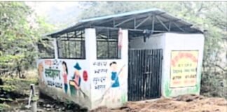 Uttar Pradesh : लाखों खर्च, न बिजली न मशीनें… रायबरेली में ठप पड़े प्लास्टिक वेस्ट मैनेजमेंट सेंटर…