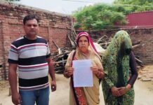 उत्तर प्रदेश : मैनपुरी में शहीद BSF जवान की पत्नी का गंभीर आरोप, स्मारक निर्माण रुकवाया, लेखपाल पर रिश्वत मांगने का भी आरोप