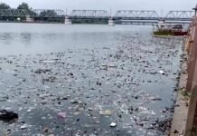 उत्तर प्रदेश, मथुरा : यमुना किनारे कचरे का अंबार, चार प्रमुख विभागों की जिम्मेदारी पर उठे सवाल