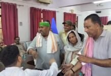 उत्तर प्रदेश : मथुरा में बीकेयू नेता और बीडीओ के बीच समाधान दिवस में तीखी नोकझोंक, ग्रामीण समस्याओं को लेकर गरमाया माहौल