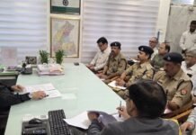 उत्तर प्रदेश : रेल पटरी पर मिला मालगाड़ी का लोहे का गेट, संघमित्रा एक्सप्रेस के इंजन से टकराया; कई टीमें जांच में लगीं