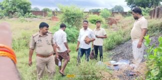 उत्तर प्रदेश : मीर्जापुर में लाखों के सोने-चांदी के गहनों पर चोरों ने किया हाथ साफ, पहले काटा CCTV का कनेक्शन, CCTV का DVR भी ले गए चोर…