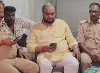 उत्तर प्रदेश : मुख्यमंत्री योगी के दौरे से पहले कांग्रेस नेताओं की घेराबंदी, हाउस अरेस्ट कर पुलिस ने रोका विरोध प्रदर्शन