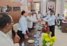 उत्तर प्रदेश : मिर्ज़ापुर में स्वास्थ्य सुरक्षा अब जेब पर नहीं पड़ेगी भारी, इलाज होगा कैशलेस ; शिक्षकों को मिली सरकार की बड़ी स्वास्थ्य सौगात