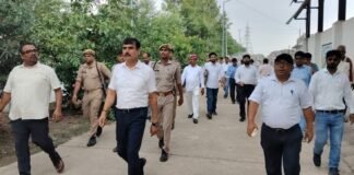 उत्तर प्रदेश : बलिया में कूड़े के अंबार पर भड़के डीएम, नगर पालिका की लापरवाही पर अब गिरेगी गाज